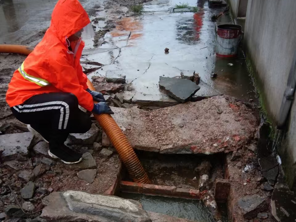 湛江专业清理污水池 炜誉市政以规范流程守护城市 “肠道”