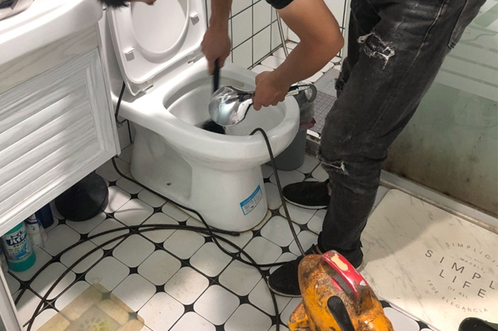 湛江马桶堵塞自己疏通还是找师傅？专业上门服务让你省时更省心